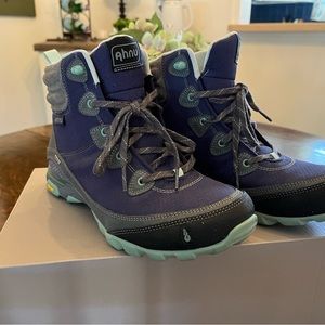 AHNU SUGARPINE WATERPROOF HIKING BOOTS- NEW- SIZE 8